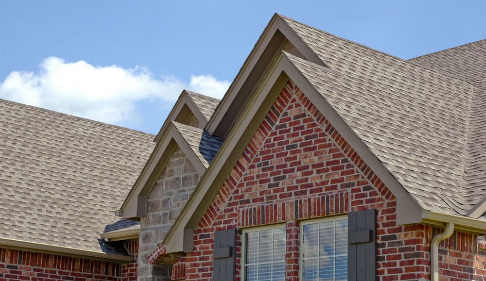 Choosing a Shingle for Sherman Oaks Village UV Load — Signs to Watch