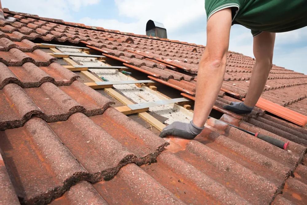What a Tile Re-Felt Costs in Universal City — What Changed This Year